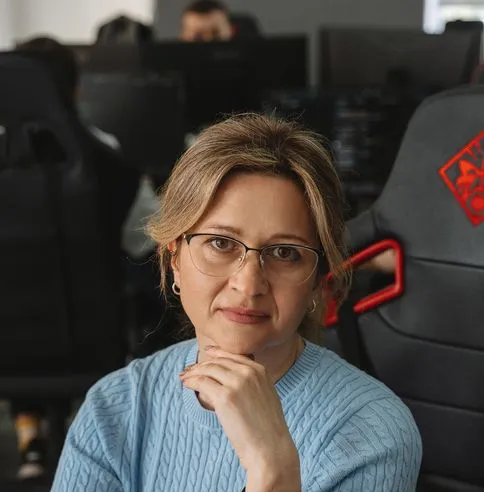 Oksana K.
